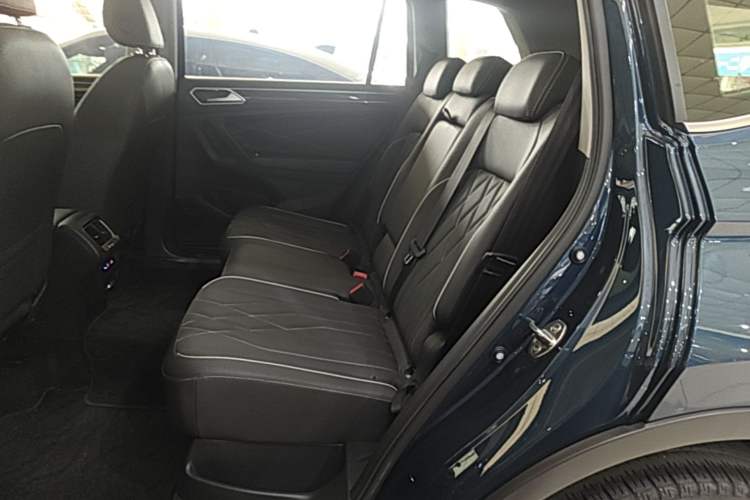 Used Volkswagen Tiguan L 2022 330TSI Automatic Two-Wheel Drive R-Line Enhanced Edition Left Rear Seat