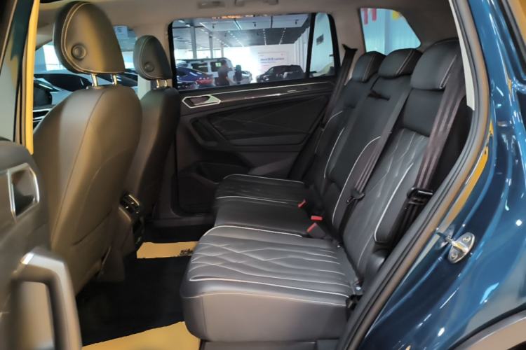 Used Volkswagen Tiguan L 2022 330TSI Automatic Two-Wheel Drive R-Line Enhanced Edition Left Rear Seat