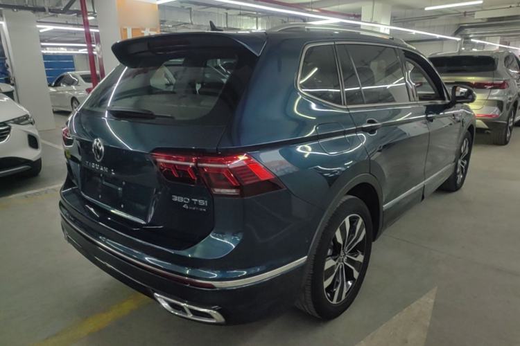Used Volkswagen Tiguan L 2022 380TSI Automatic All-Wheel Drive R-Line Flagship 7-Seater Rear Right 45 Deg