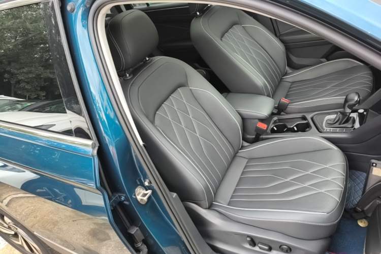 Used Volkswagen Tiguan L 2022 330TSI Automatic Two-Wheel Drive Smart Edition Right Front Seat