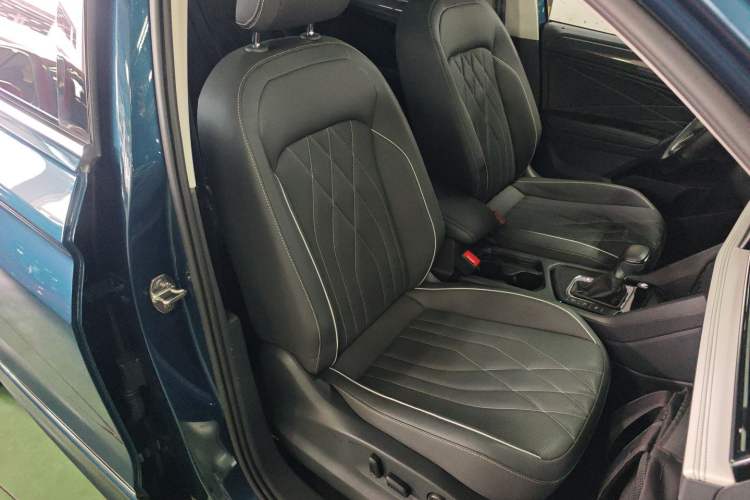 Used Volkswagen Tiguan L 2022 330TSI Automatic Two-Wheel Drive R-Line Enhanced Edition Right Front Seat