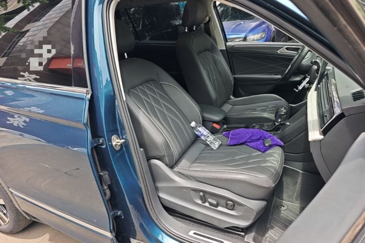 Used Volkswagen Tiguan L 2022 330TSI Automatic Two-Wheel Drive R-Line Enhanced Edition Right Front Seat
