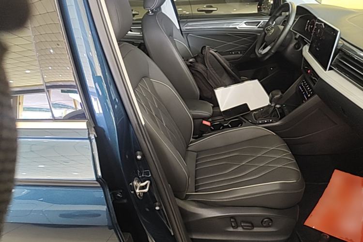 Used Volkswagen Tiguan L 2022 330TSI Automatic Two-Wheel Drive R-Line Enhanced Edition Right Front Seat