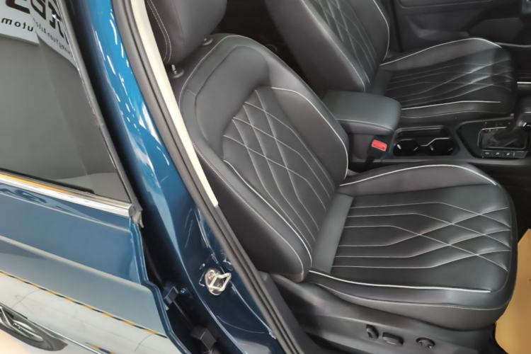 Used Volkswagen Tiguan L 2022 330TSI Automatic Two-Wheel Drive R-Line Enhanced Edition Right Front Seat