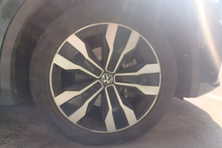 Used Volkswagen Tiguan L 2022 330TSI Automatic Two-Wheel Drive R-Line Enhanced Edition Right Front Wheel Hub
