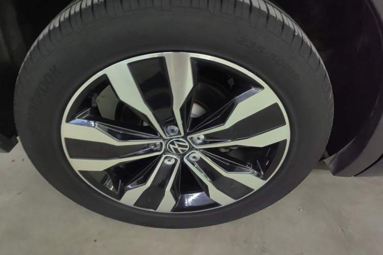Used Volkswagen Tiguan L 2022 380TSI Automatic All-Wheel Drive R-Line Flagship 7-Seater Right Rear Wheel Hub