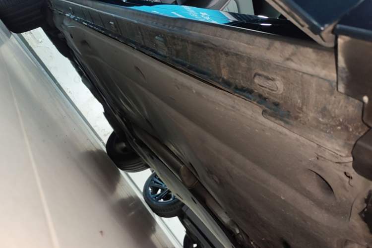 Used Volkswagen Tiguan L 2022 330TSI Automatic Two-Wheel Drive R-Line Flagship Edition Right Side Sill