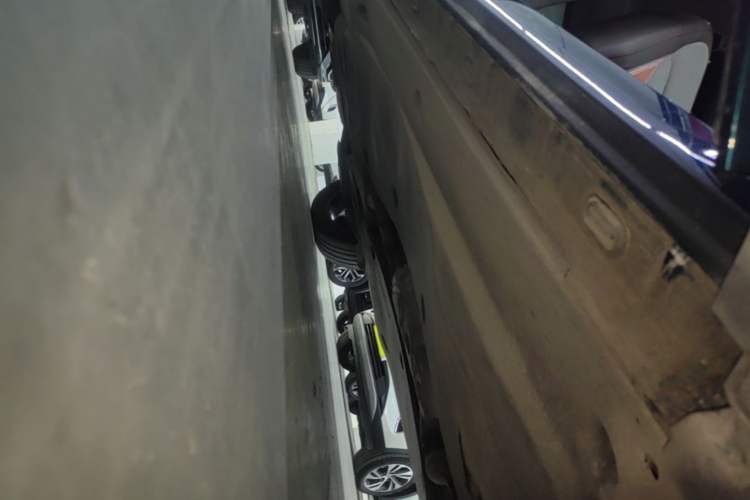 Used Volkswagen Tiguan L 2022 380TSI Automatic All-Wheel Drive R-Line Flagship 7-Seater Right Side Sill