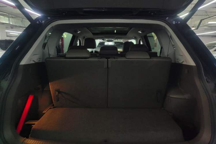 Used Volkswagen Tiguan L 2022 380TSI Automatic All-Wheel Drive R-Line Flagship 7-Seater Trunk