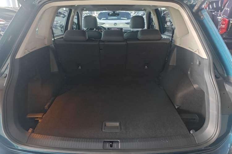 Used Volkswagen Tiguan L 2022 330TSI Automatic Two-Wheel Drive R-Line Enhanced Edition Trunk
