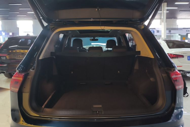 Used Volkswagen Tiguan L 2022 330TSI Automatic Two-Wheel Drive R-Line Enhanced Edition Trunk