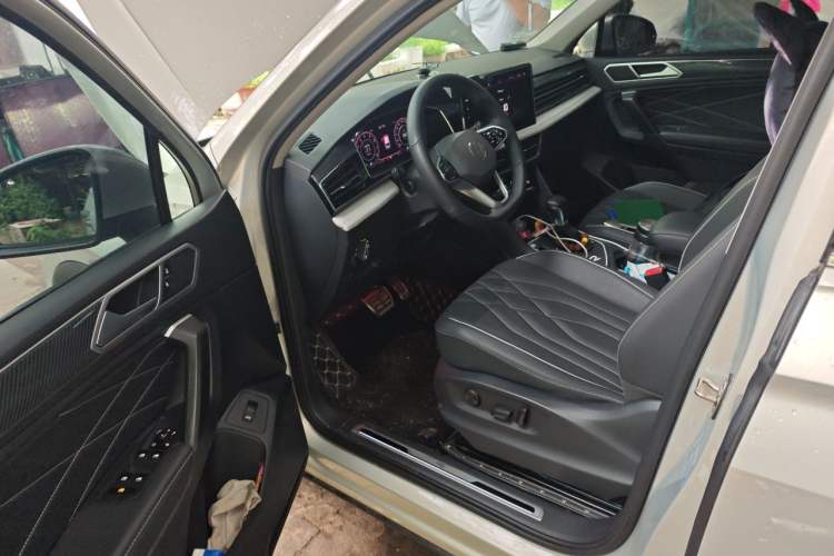 Used Volkswagen Tiguan L 2022 330TSI Automatic Two-Wheel Drive R-Line Enhanced Edition Driver Seat