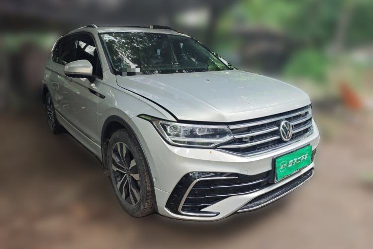Used Volkswagen Tiguan L 2022 330TSI Automatic Two-Wheel Drive R-Line Enhanced Edition Front Right 45 Deg