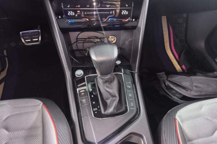 Used Volkswagen Tiguan L 2022 330TSI Automatic Two-Wheel Drive R-Line Enhanced Edition Gear Lever