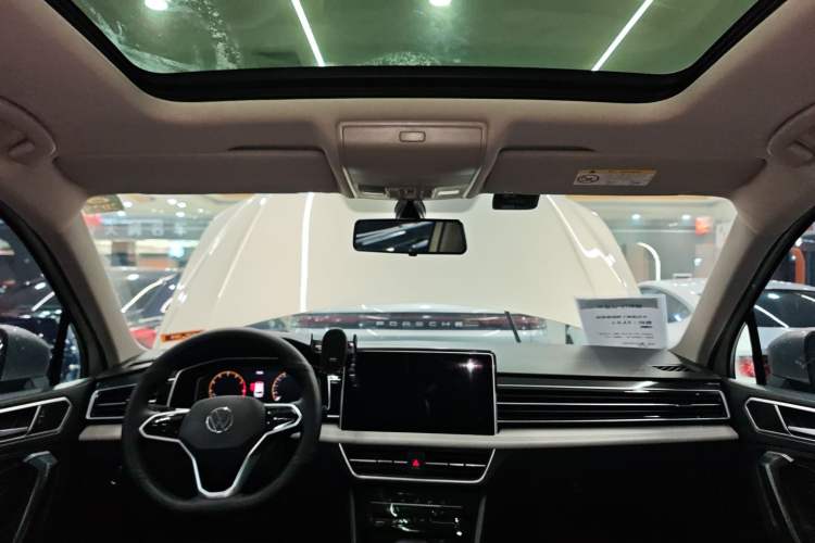 Used Volkswagen Tiguan L 2022 330TSI Automatic Two-Wheel Drive Smart Edition Headliner