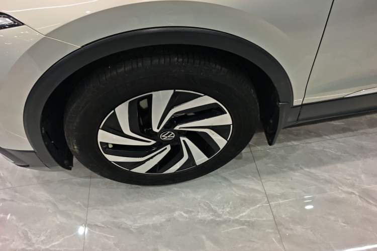 Used Volkswagen Tiguan L 2022 330TSI Automatic Two-Wheel Drive Smart Edition Left Front Wheel Hub
