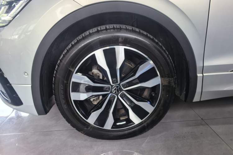 Used Volkswagen Tiguan L 2022 330TSI Automatic Two-Wheel Drive R-Line Enhanced Edition Left Front Wheel Hub