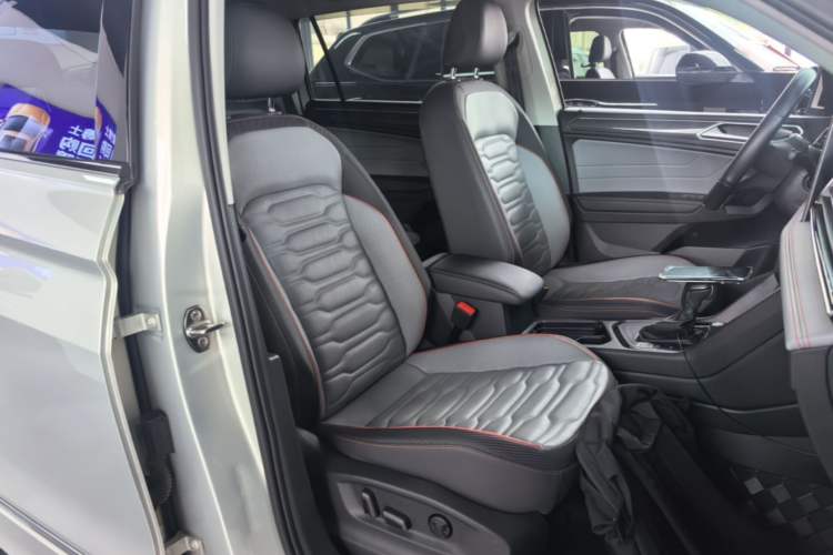 Used Volkswagen Tiguan L 2022 330TSI Automatic Two-Wheel Drive R-Line Enhanced Edition Right Front Seat