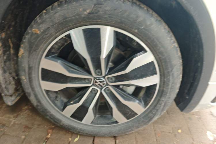 Used Volkswagen Tiguan L 2022 330TSI Automatic Two-Wheel Drive R-Line Enhanced Edition Right Front Wheel Hub
