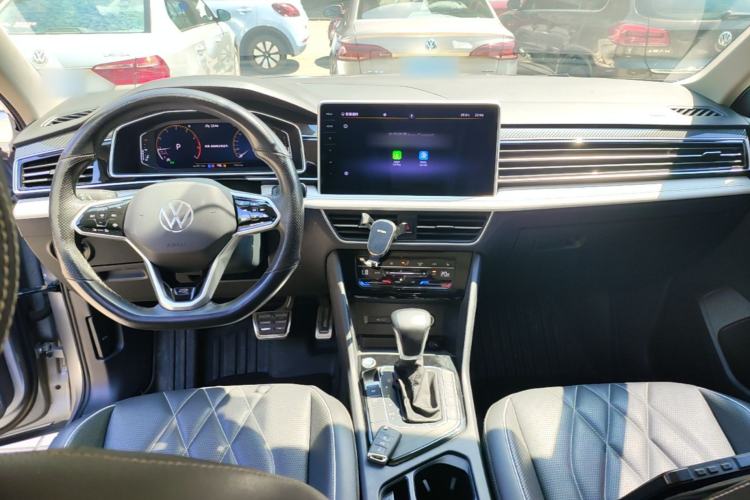 Used Volkswagen Tiguan L 2022 330TSI Automatic Two-Wheel Drive R-Line Enhanced Edition Center Console