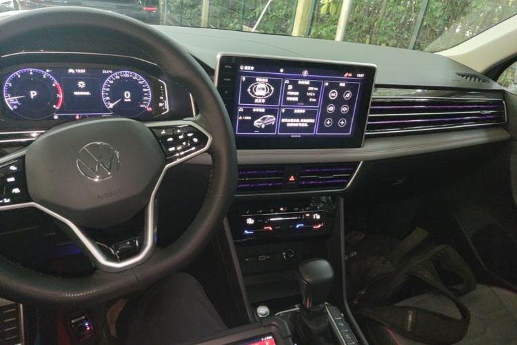 Used Volkswagen Tiguan L 2022 330TSI Automatic Two-Wheel Drive R-Line Enhanced Edition Center Console