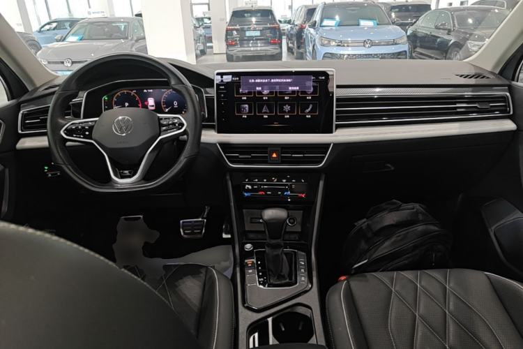 Used Volkswagen Tiguan L 2022 330TSI Automatic Two-Wheel Drive R-Line Enhanced Edition Center Console