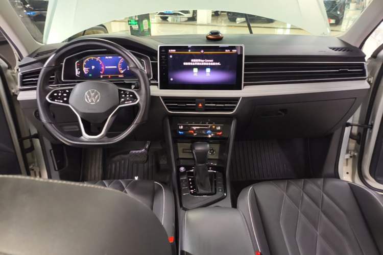 Used Volkswagen Tiguan L 2022 330TSI Automatic Two-Wheel Drive Smart Edition Center Console