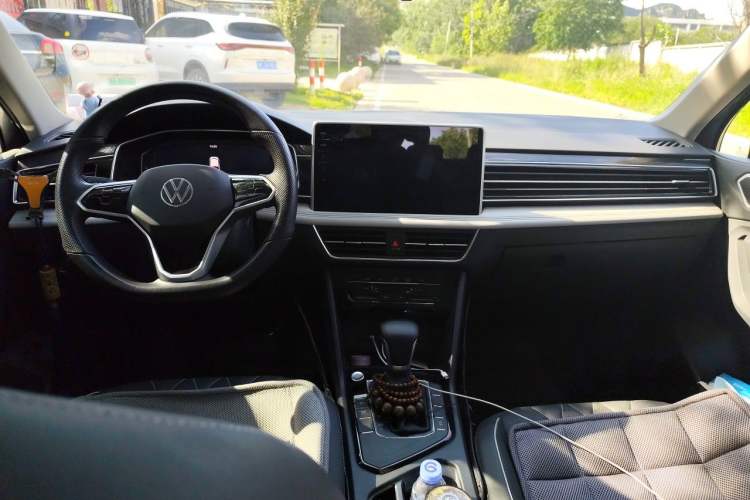 Used Volkswagen Tiguan L 2022 330TSI Automatic Two-Wheel Drive Smart Edition Center Console