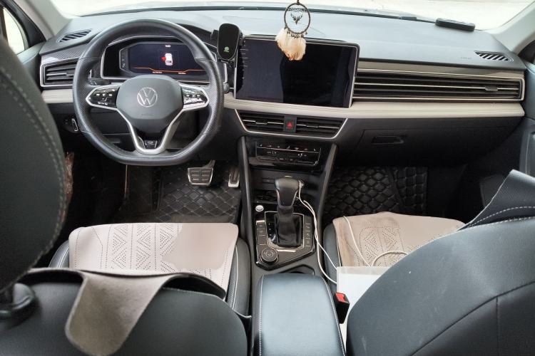 Used Volkswagen Tiguan L 2022 380TSI Automatic All-Wheel Drive R-Line Enhanced Comfort 7-Seater Center Console