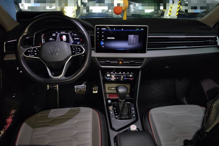 Used Volkswagen Tiguan L 2022 330TSI Automatic Two-Wheel Drive R-Line Flagship Edition Center Console