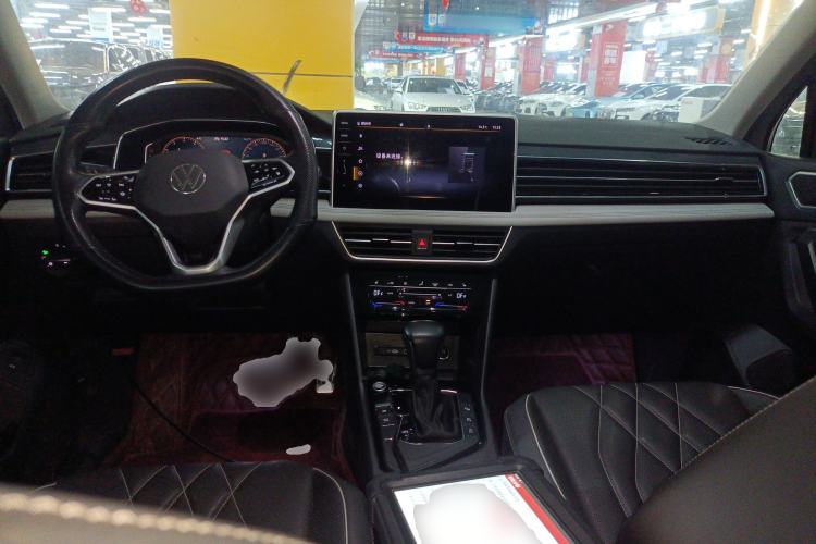 Used Volkswagen Tiguan L 2022 330TSI Automatic Two-Wheel Drive R-Line Enhanced Edition Center Console