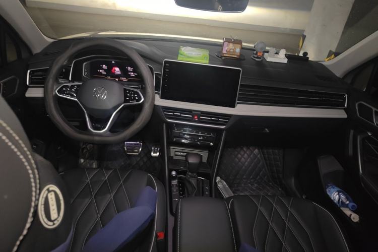 Used Volkswagen Tiguan L 2022 330TSI Automatic Two-Wheel Drive R-Line Enhanced Edition Center Console