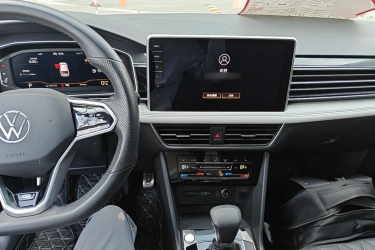 Used Volkswagen Tiguan L 2022 330TSI Automatic Two-Wheel Drive R-Line Enhanced Edition Center Console