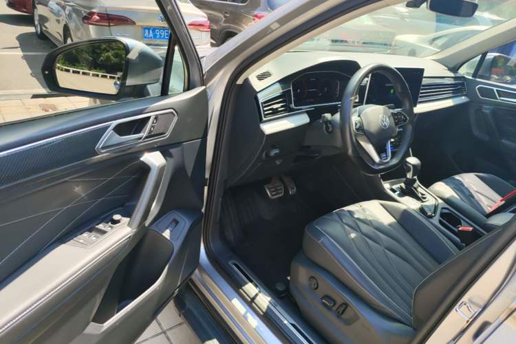 Used Volkswagen Tiguan L 2022 330TSI Automatic Two-Wheel Drive R-Line Enhanced Edition Driver Seat
