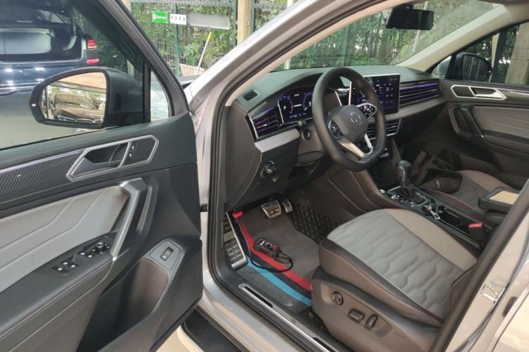 Used Volkswagen Tiguan L 2022 330TSI Automatic Two-Wheel Drive R-Line Enhanced Edition Driver Seat