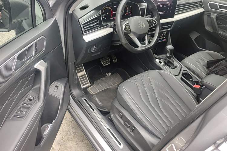 Used Volkswagen Tiguan L 2022 330TSI Automatic Two-Wheel Drive R-Line Enhanced Edition Driver Seat