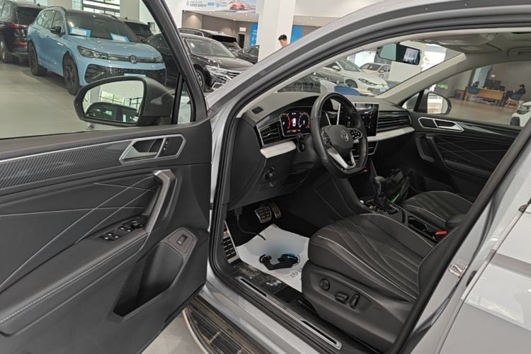 Used Volkswagen Tiguan L 2022 330TSI Automatic Two-Wheel Drive R-Line Enhanced Edition Driver Seat