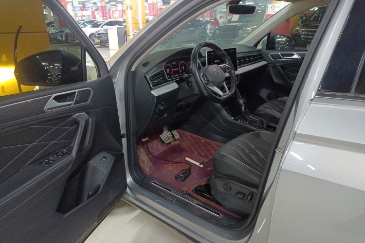 Used Volkswagen Tiguan L 2022 330TSI Automatic Two-Wheel Drive R-Line Enhanced Edition Driver Seat