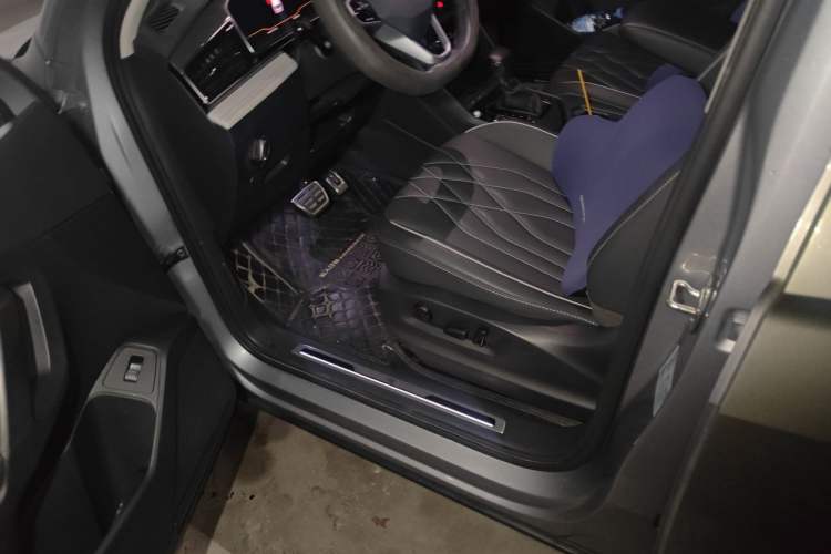 Used Volkswagen Tiguan L 2022 330TSI Automatic Two-Wheel Drive R-Line Enhanced Edition Driver Seat