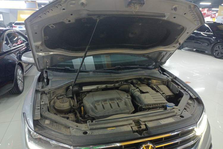 Used Volkswagen Tiguan L 2022 330TSI Automatic Two-Wheel Drive R-Line Enhanced Edition Engine Bay