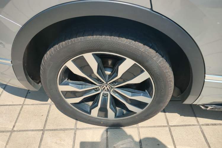 Used Volkswagen Tiguan L 2022 330TSI Automatic Two-Wheel Drive R-Line Enhanced Edition Exterior 5