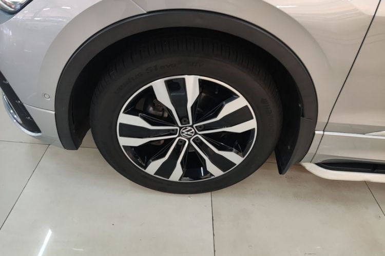 Used Volkswagen Tiguan L 2022 330TSI Automatic Two-Wheel Drive R-Line Enhanced Edition Exterior 5