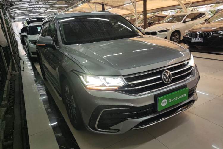 Used Volkswagen Tiguan L 2022 330TSI Automatic Two-Wheel Drive R-Line Enhanced Edition Front Right 45 Deg