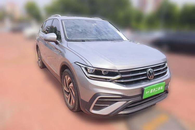 Used Volkswagen Tiguan L 2022 330TSI Automatic Two-Wheel Drive Smart Edition Front Right 45 Deg