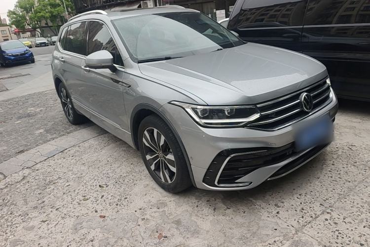 Used Volkswagen Tiguan L 2022 330TSI Automatic Two-Wheel Drive R-Line Enhanced Edition Front Right 45 Deg