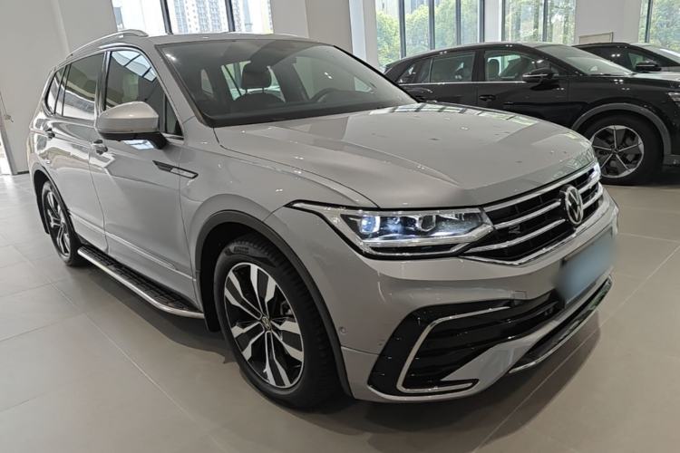 Used Volkswagen Tiguan L 2022 330TSI Automatic Two-Wheel Drive R-Line Enhanced Edition Front Right 45 Deg