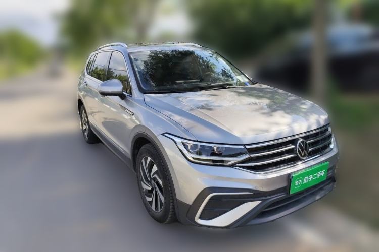 Used Volkswagen Tiguan L 2022 330TSI Automatic Two-Wheel Drive Smart Edition Front Right 45 Deg