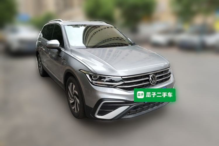 Used Volkswagen Tiguan L 2022 330TSI Automatic Two-Wheel Drive Smart Edition Front Right 45 Deg