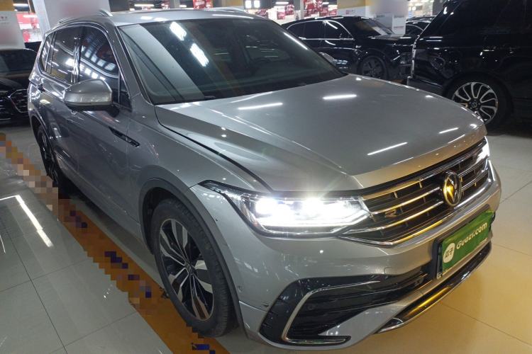 Used Volkswagen Tiguan L 2022 330TSI Automatic Two-Wheel Drive R-Line Enhanced Edition Front Right 45 Deg