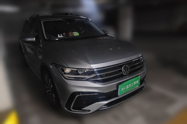 Used Volkswagen Tiguan L 2022 330TSI Automatic Two-Wheel Drive R-Line Enhanced Edition Front Right 45 Deg